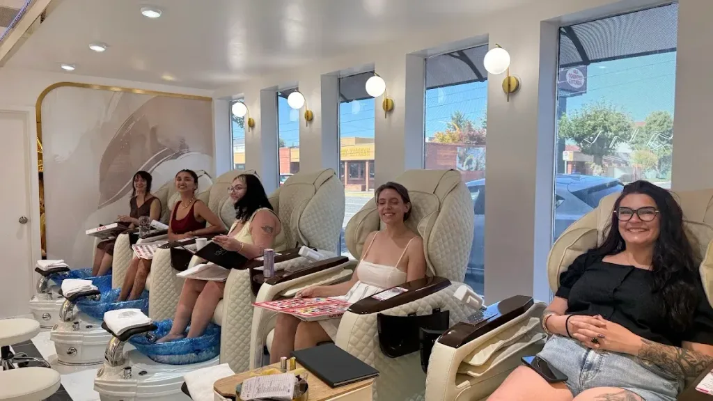 Glamour Nail Salon Portland Oregon — Nail salon in Portland